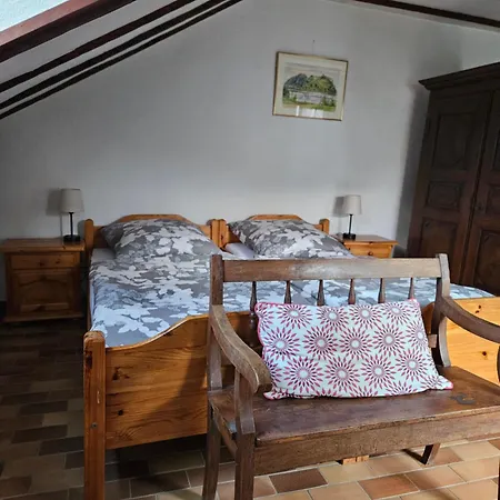 Haus Am Burgturm Kronenburg Apartmán *