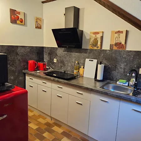 Haus Am Burgturm Kronenburg Apartmán *